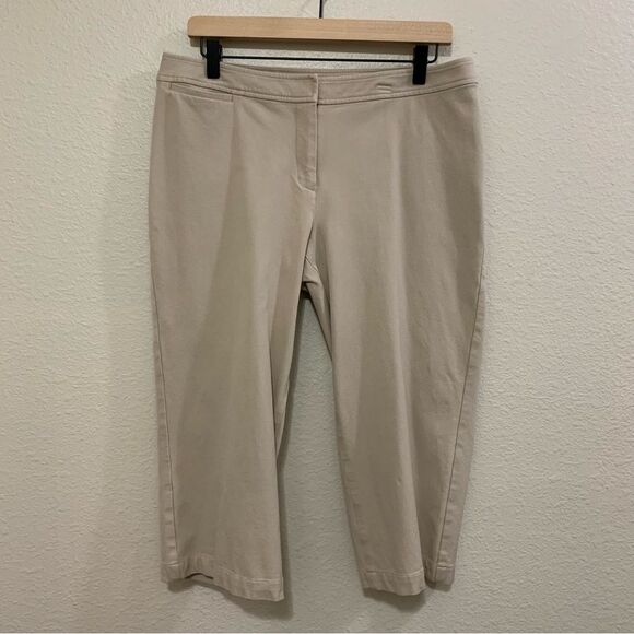 CHICO’S Crop pants women’s size 1.5 or  M/10 Tan flat front wide leg. - Picture 2 of 13